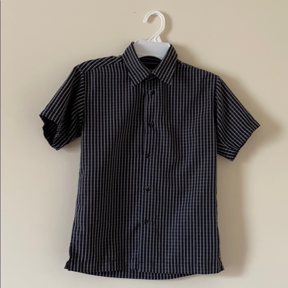 VanHeusen Boy’s Shorts Sleeves  Shirt Size S/C(8)